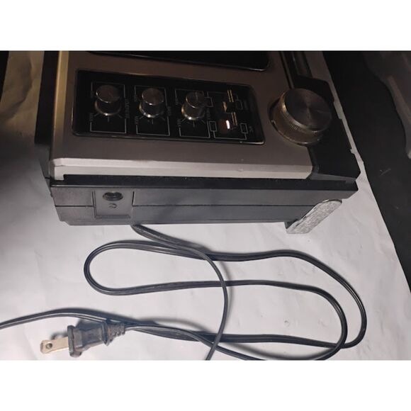 General Electric AM/FM Radio 7-2885F (Static When You Adjust Volume) - Picture 4 of 11